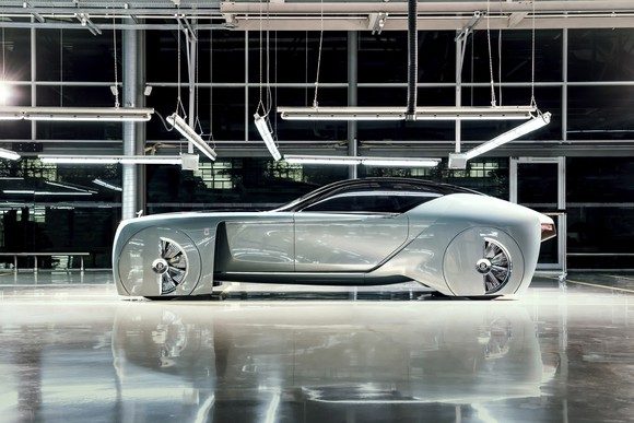 DIE GR&Ouml;SSE (ER IST WIRKLICH GROSS) UND DIE STARKE PR&Auml;SENZ WAREN WICHTIGE &Uuml;BERLEGUNGEN BEIM DESIGN DES ROLLS-ROYCE: DIE KUNDEN DES UNTERNEHMENS M&Ouml;GEN STARKE AUFTRITTE UND DAS WIRD SICH AUCH IN ZUKUNFT NICHT &Auml;NDERN. BILDQUELLE: ROLLS-ROYCE BMW.