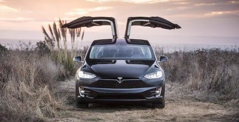 EIN AKTUELLES SOFTWARE-UPDATE BRACHTE EINE NEUE M&Ouml;GLICHKEIT ZUR &Ouml;FFNUNG DER SCHWINGT&Uuml;REN DES MODEL X. BILDQUELLE: TESLA.