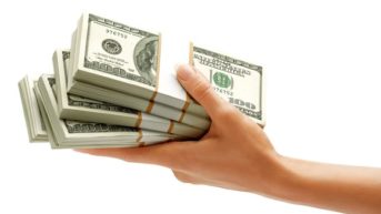 Dein Geld kann anderen helfen – viel helfen. Foto Getty Images