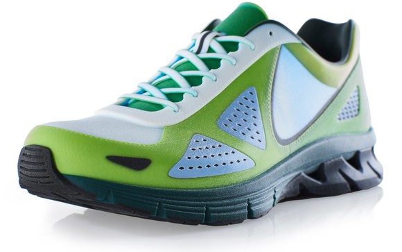 BILDQUELLE: Stratasys.&nbsp;Dieser detailgetreue Sportschuh wurde in Farbe, mit glatten Oberfl&auml;chen und einer gummi&auml;hnlichen Sohle in einer einzigen Druckoperation mit dem neuen J750 3D-Drucker erzeugt.