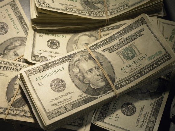 Ein weniger starker Dollar erkl&auml;rte die Ank&uuml;ndigung von Philip Morris. Bildquelle: Getty Images.