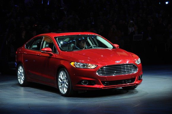 Erinnerst du dich noch, was das für eine große Sache war, als Ford zum ersten Mal den kompletten neuen Fusion im Jahr 2012 vorstellte? Bildquelle: Ford Model Company.