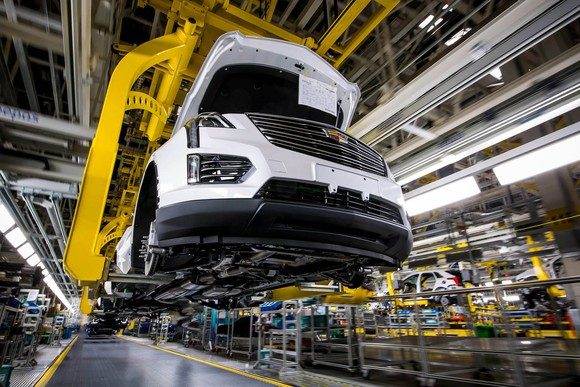 Die Umsätze der Cadillacs in China steigen. Hier eine neue Hightech-Fabrik in der Nähe von Shanghai, die bis zu sieben verschiedene Cadillac-Modelle in derselben Fertigungsstraße bauen kann. Bildquelle: General Motors.