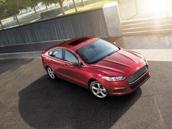 Der Ford Fusion Baujahr 2014 geh&ouml;rt zu der neuesten Charge von Ford-Produkten, die wegen Problemen bei der T&uuml;rverriegelung zur&uuml;ckgerufen werden. Bildquelle: Ford Motor Company.