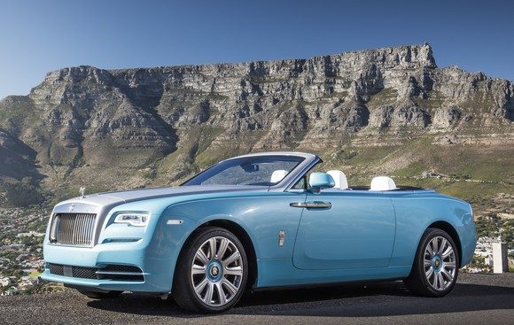 Die starke Nachfrage nach dem neuen Rolls-Royce Dawn Cabrio ließ die Verkäufe im 4. Quartal um 17,4 % steigen. Bildquelle: BMW.