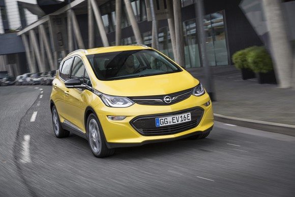 Der Opel Ampera-e ist eine abgekupferte Version des Chevrolet Bolt EV. Der Ampera-e wird wie der Bolt in Michigan produziert und nicht etwa in einem Opel-Werk. Bildquelle: General Motors.