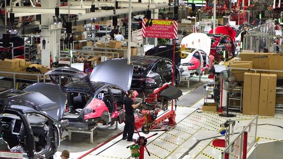 Die Anfangsproduktion des Model X wurde von Schwierigkeiten geplagt, die erst nach Monaten gel&ouml;st werden konnten. Bildquelle: The Motley Fool.