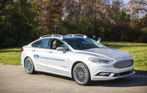 Ford benutzt eine ganze Flotte von selbstfahrenden Fusion-Hybridfahrzeugen, um sein erstes selbstfahrendes Auto für den Massenmarkt zu entwickeln. Bildquelle: Ford Motor Company.