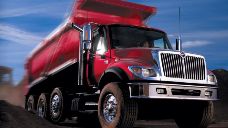 Roter Navistar International Global Truck