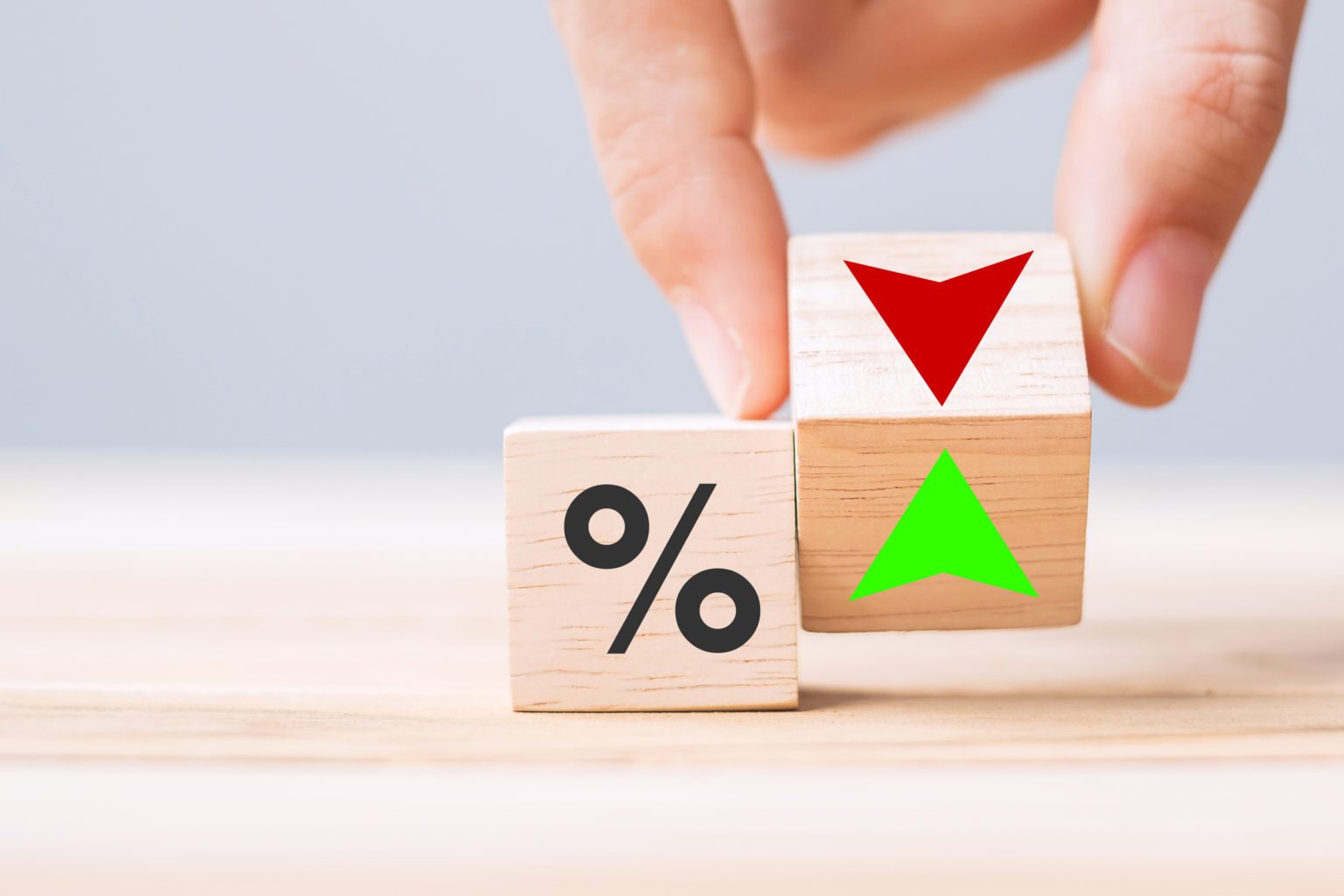 Zinsen lassen Aktien fallen, aber bieten eine Chance