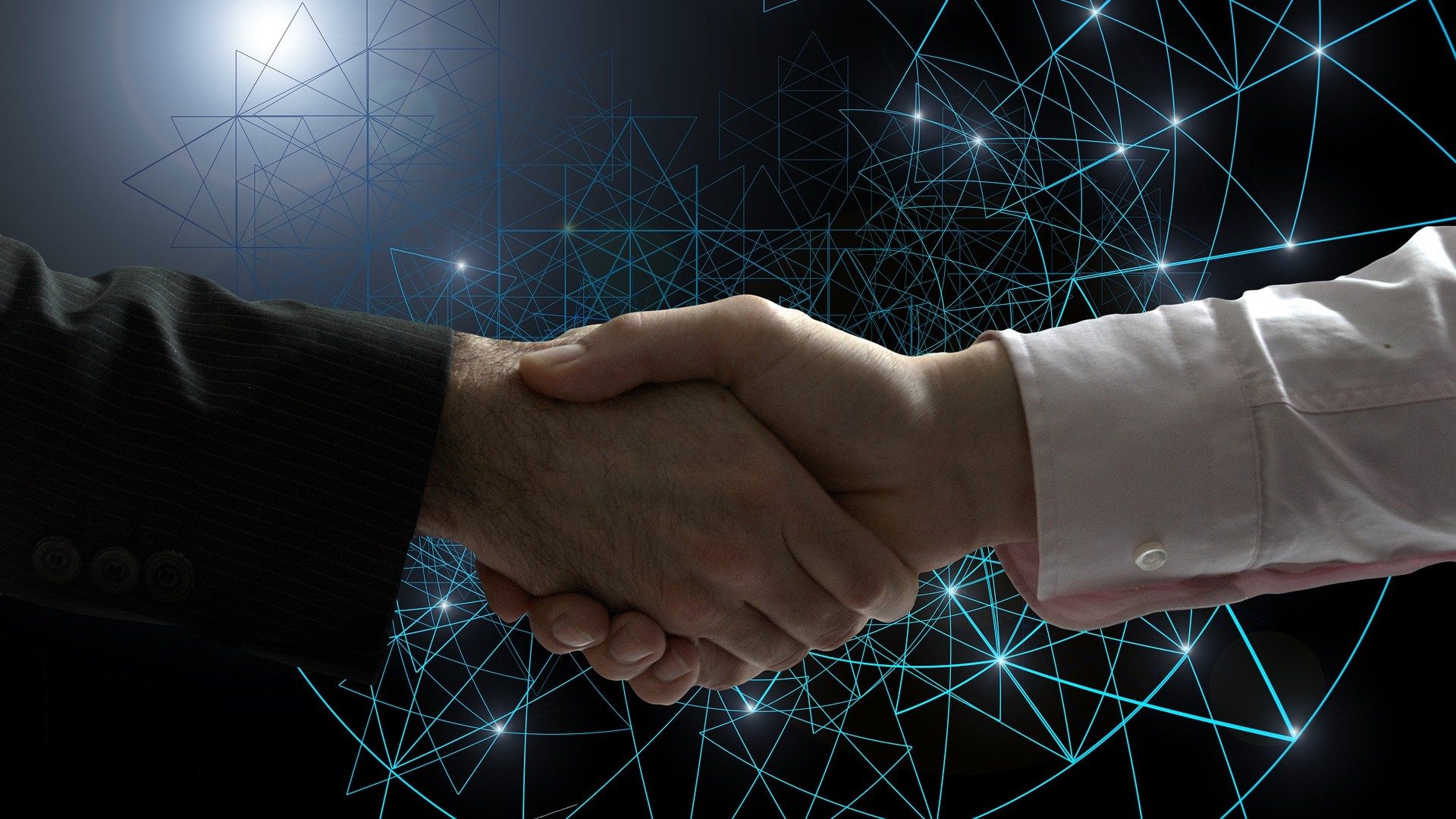 Zwei Personen die sich die Hände schütteln mit einem Netzwerk im Hiintergrund abgebildet für die Blockchain.