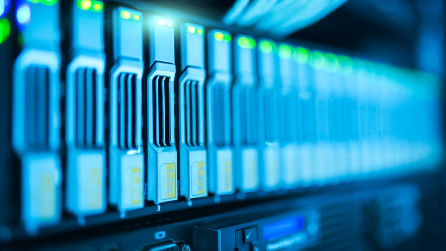 Aktive Server oder Supercomputer in einem Rechenzentrum