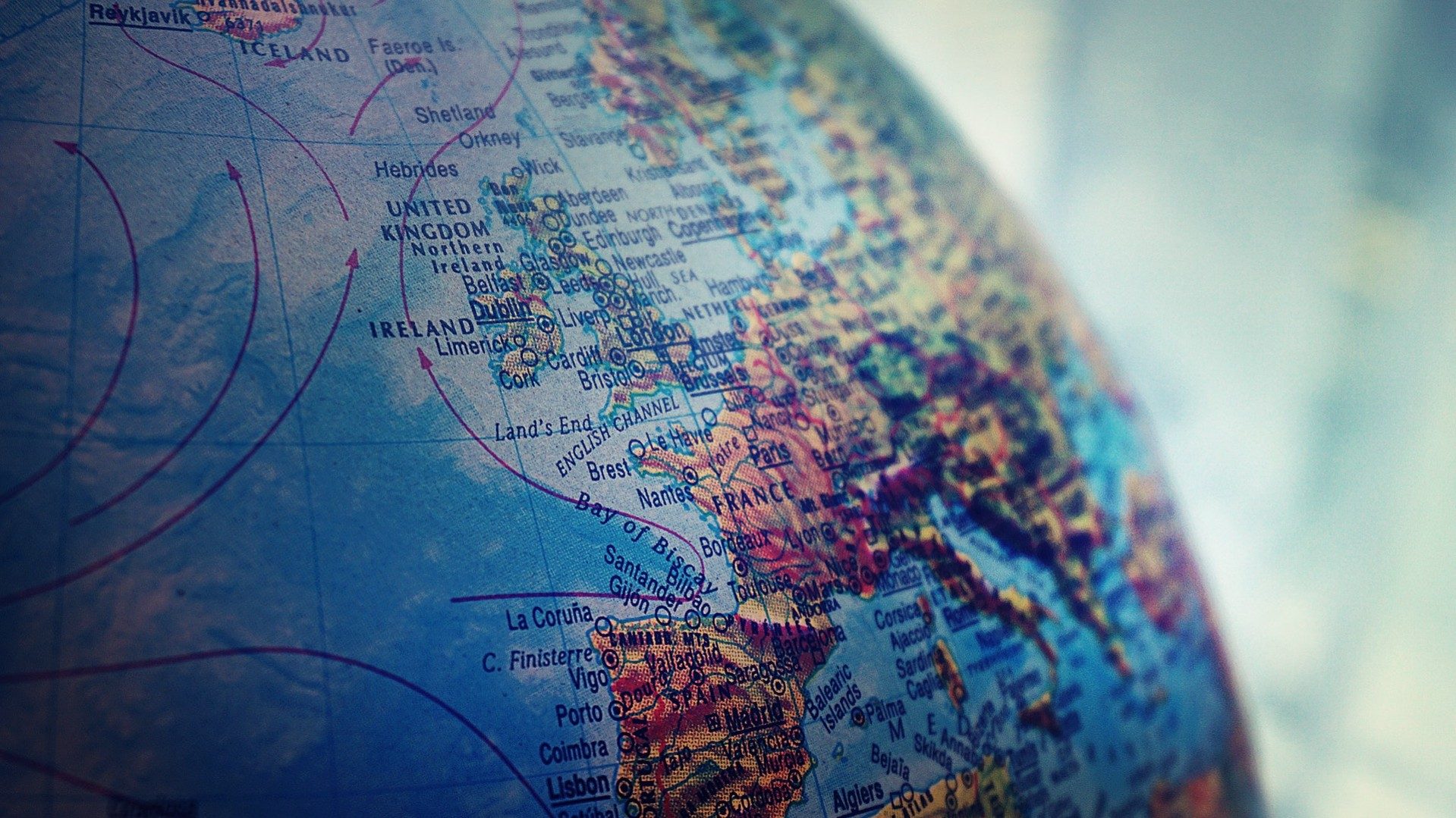Ein Blick von oben auf den europäischen Teil des Globus; Foto: Suzy Hazelwood via Pexels.