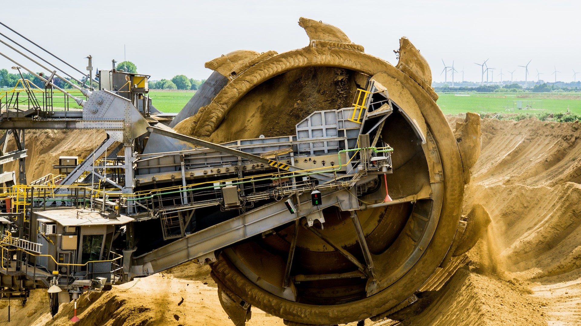 Ein Schaufelradbagger beim Braunkohle-Abbau