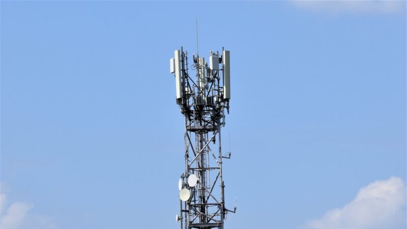 Mobilfunkantennen auf einem Funkmast