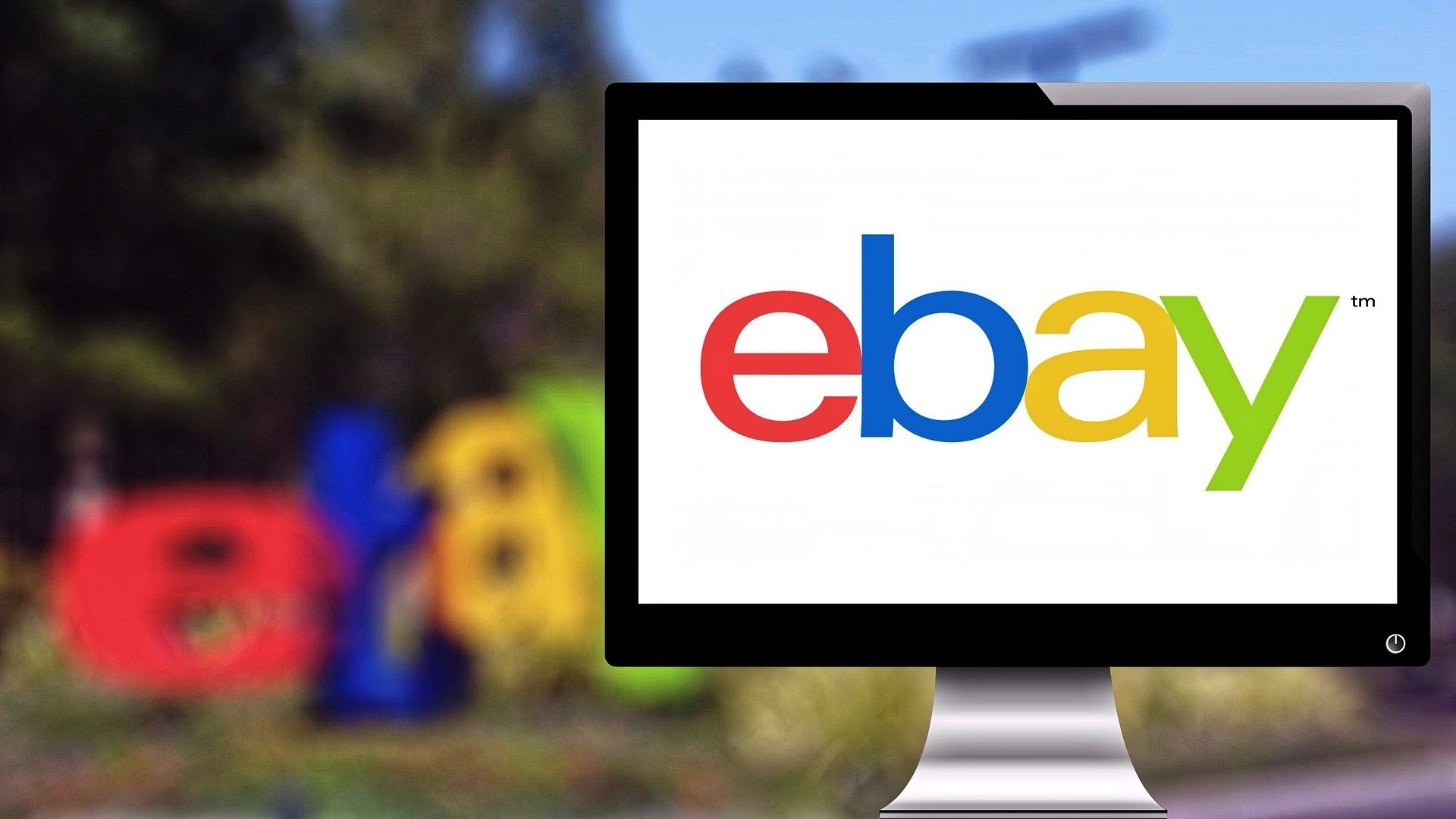Ein Computerbildschirm zeigt das Logo der E-Commerce-Plattform Ebay