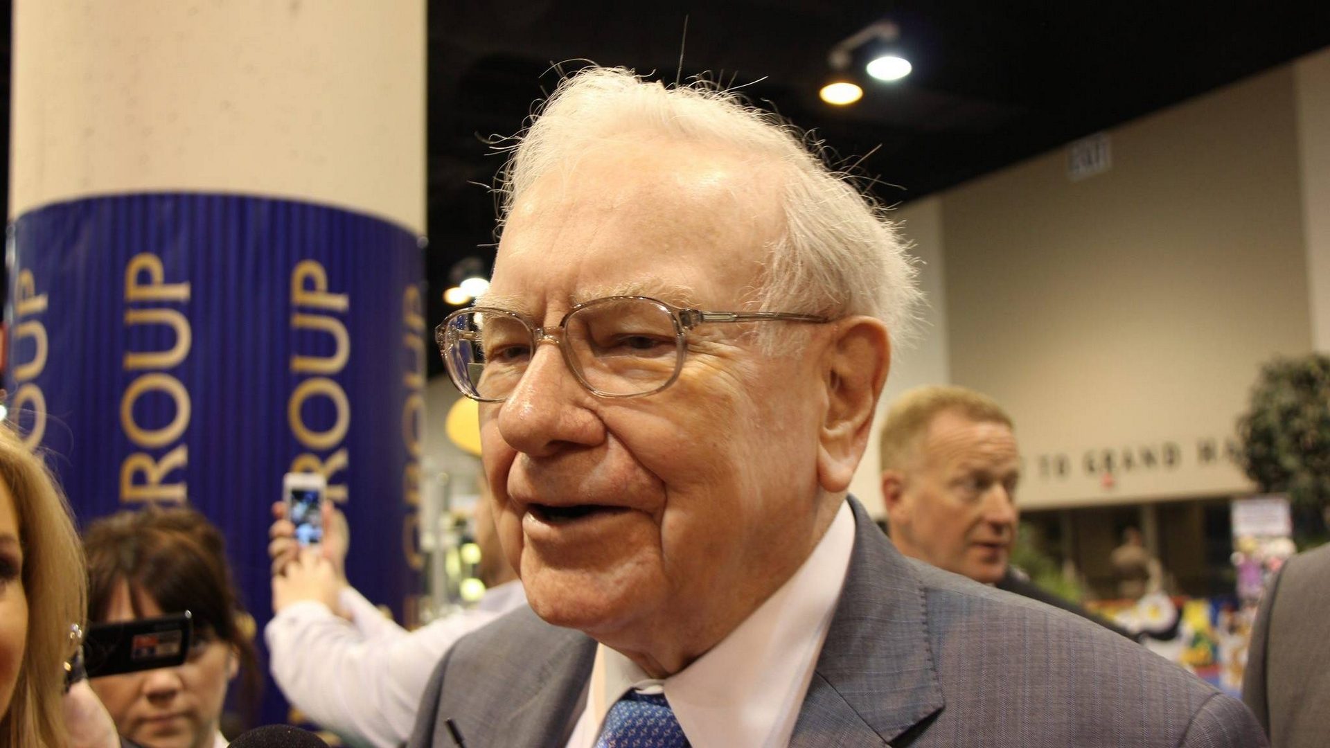 Warren Buffett: Rücktritt bei Berkshire Hathaway – 5 Analysten zollen ihm Tribut