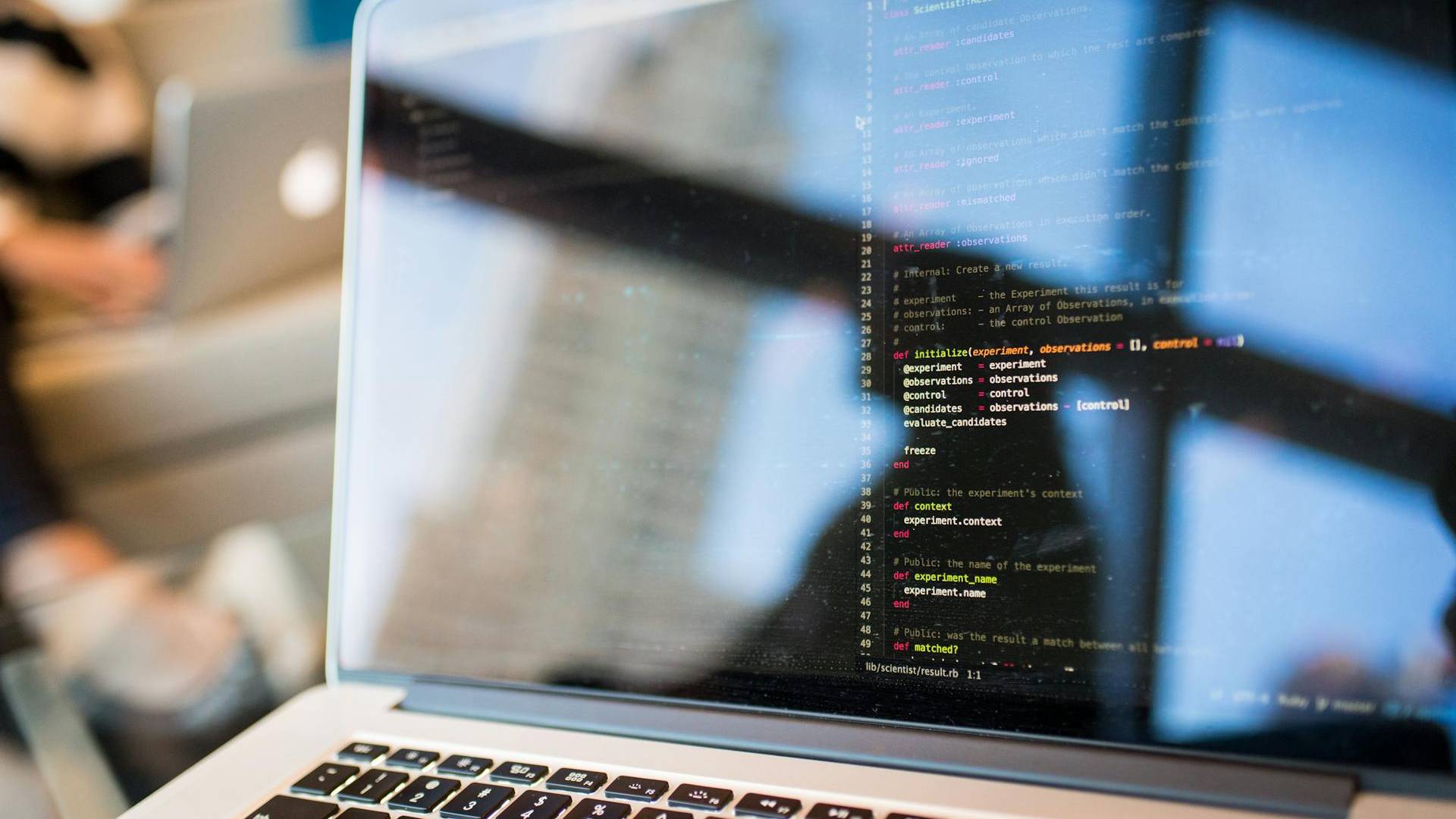 Programmiercode auf einem Laptop-Bildschirm